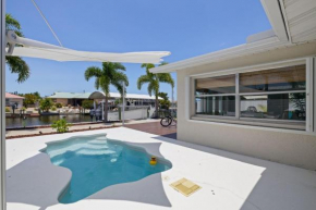 Waterfront Bungalow with Pool and Bikes in Matlacha